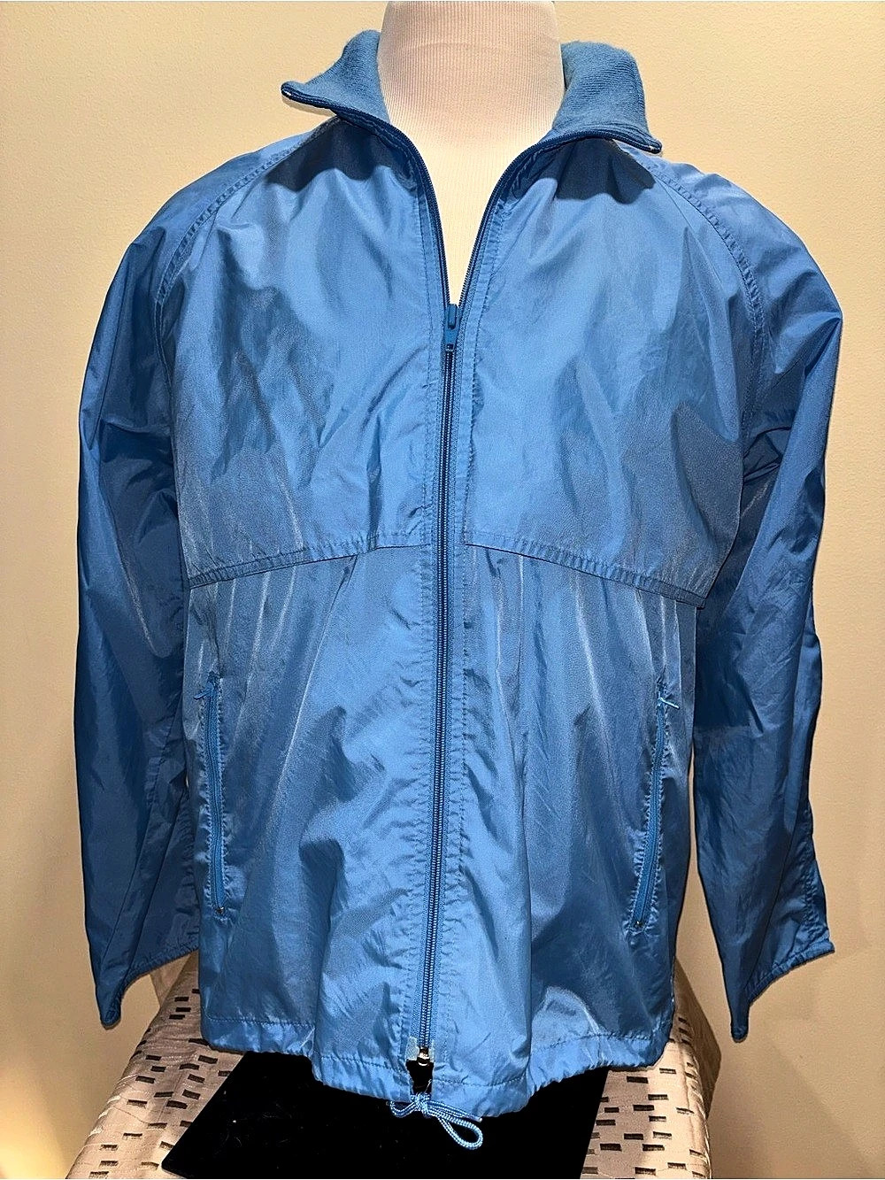 St John’s Bay Blue Nylon Hooded windbreaker Jacket Size Large , unisex